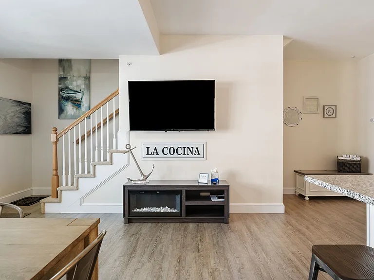 128 Ashworth Ave #307 — Photo 7