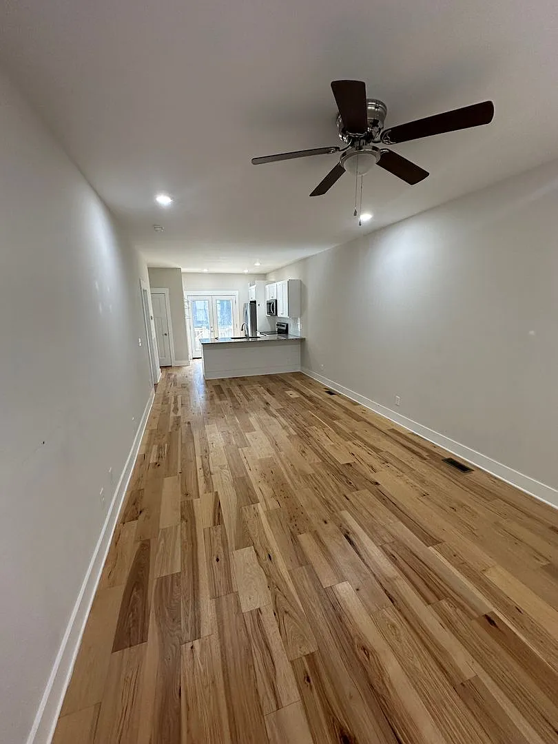 3 beds, 2.5 baths, backyard, 1 car garage! — Photo 2