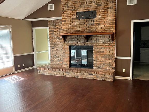 4th image of 1205 Oxford Pl