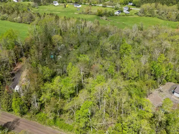 William McCulloch Rd #7B, East Hants, NS B0N 1T0