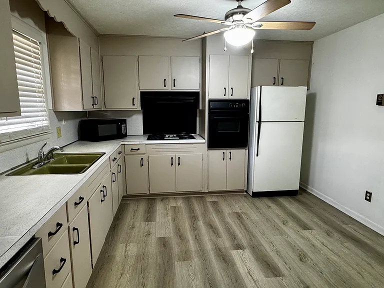 2986 Green Pasture Ln — Photo 8