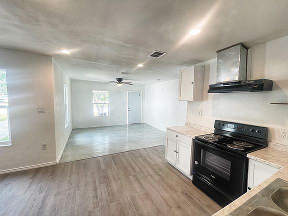 3rd image of 138 Avant Ave #1
