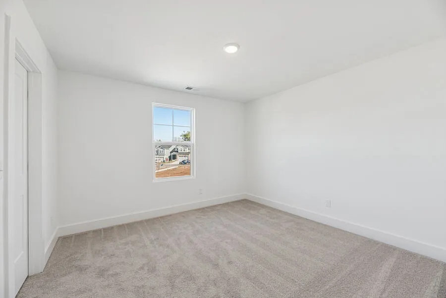 5 bed, 3.5 bath, 2436 sqft, $750 — Photo 2
