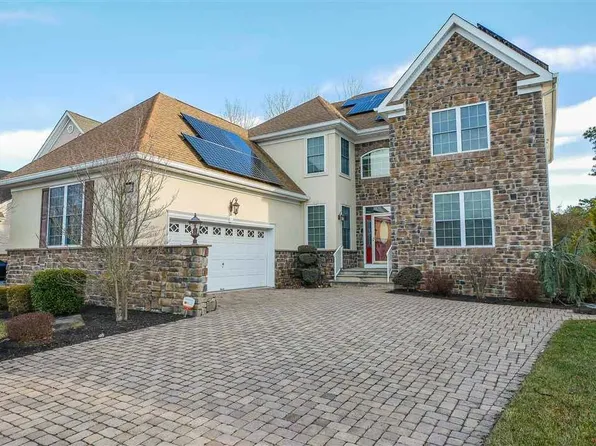 165 Crystal Lake Dr, Egg Harbor Township, NJ 08234