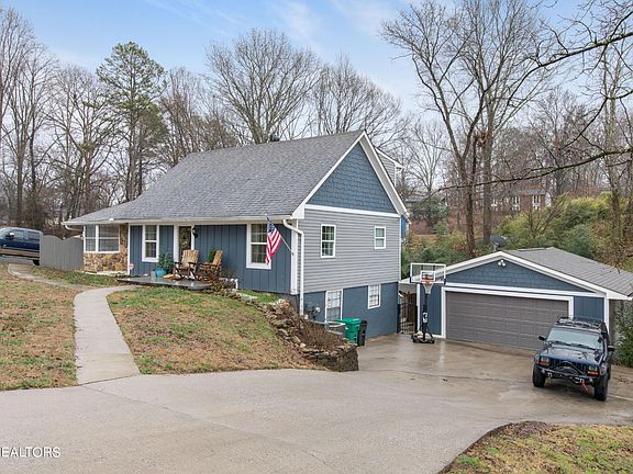 2nd image of 10004 Hempshire Dr