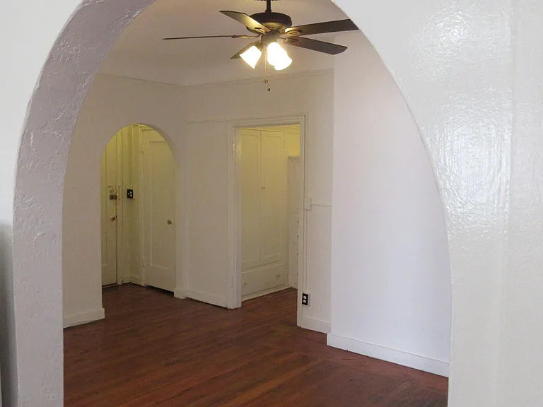 654 S Detroit St #306 — Photo 8