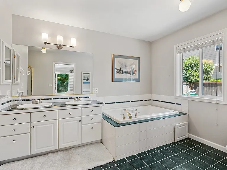 4502 Mane Trl — Photo 12