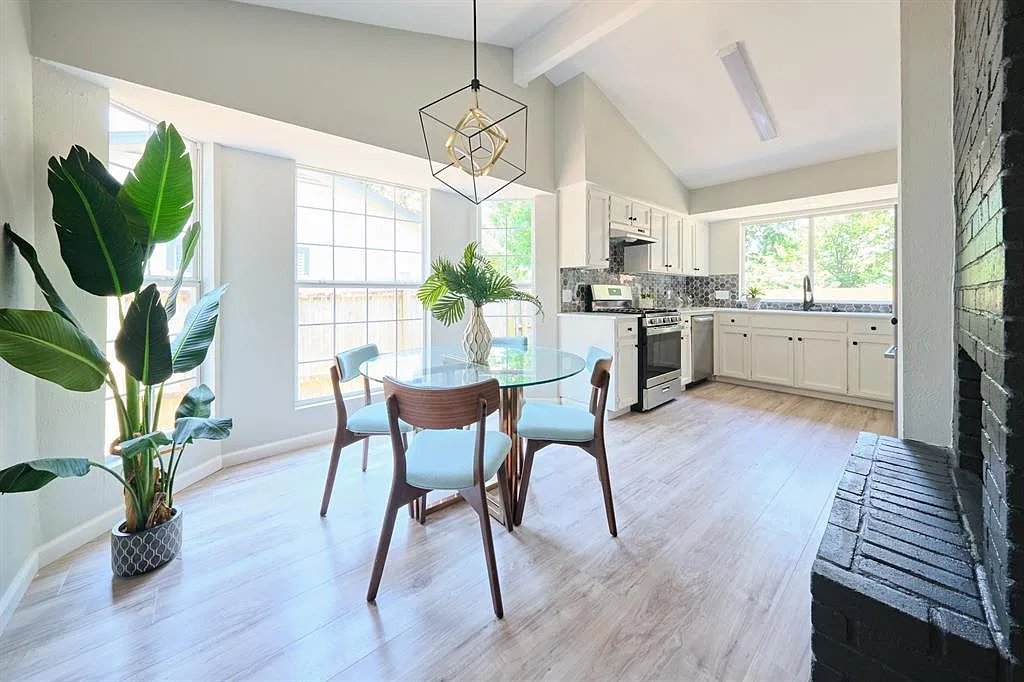 3 bed, 2.0 bath, 1247 sqft, $2,450 — Photo 4
