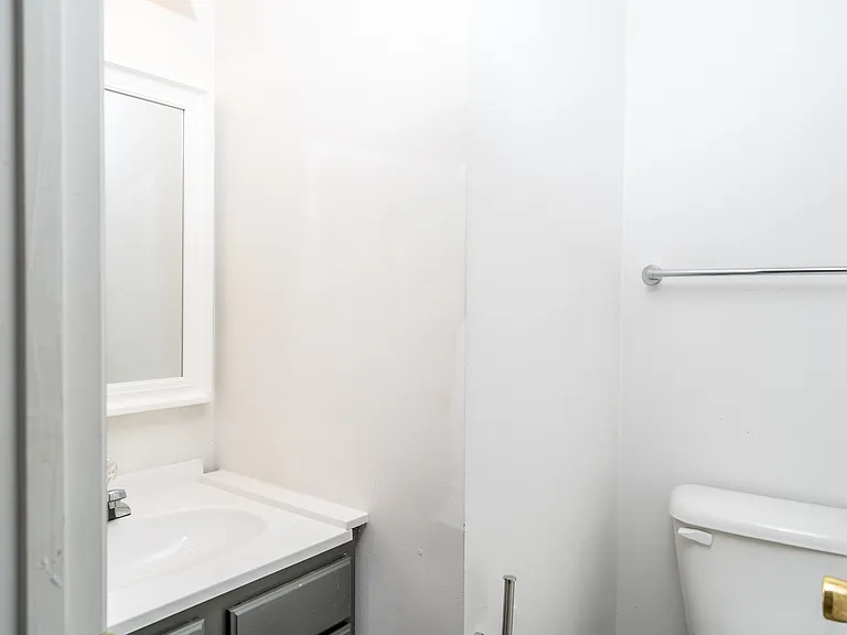 Reynolds Place Apartments — Photo 17