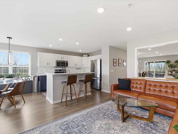 3rd image of 2865 Barclay Way