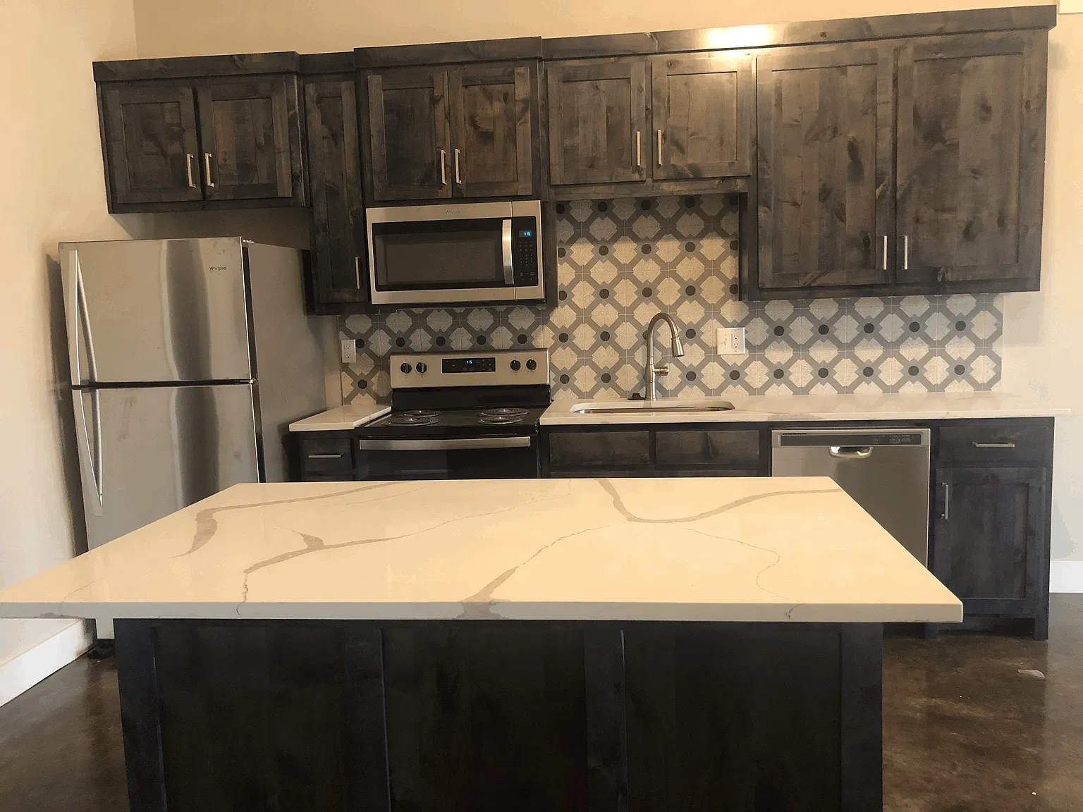 3 bed, 1350 sqft, $3,650 — Photo 2