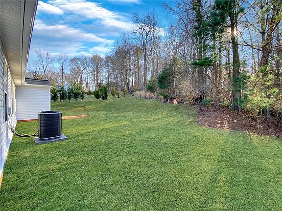 5th image of 138 Coles Court Dr