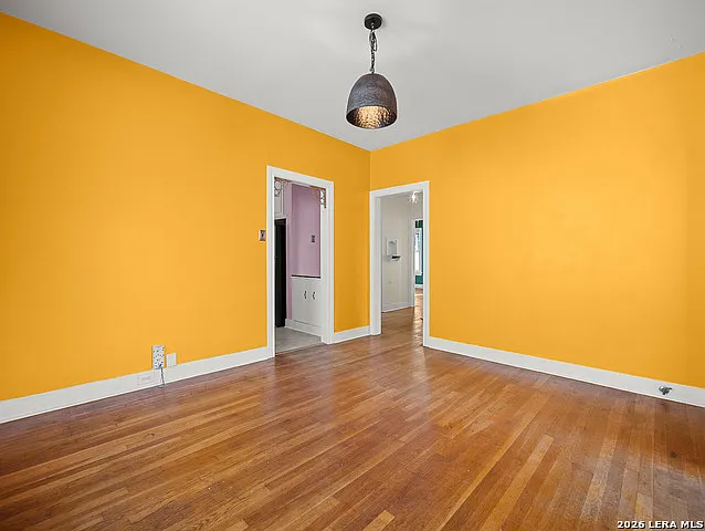 1627 Schley Ave — Photo 6
