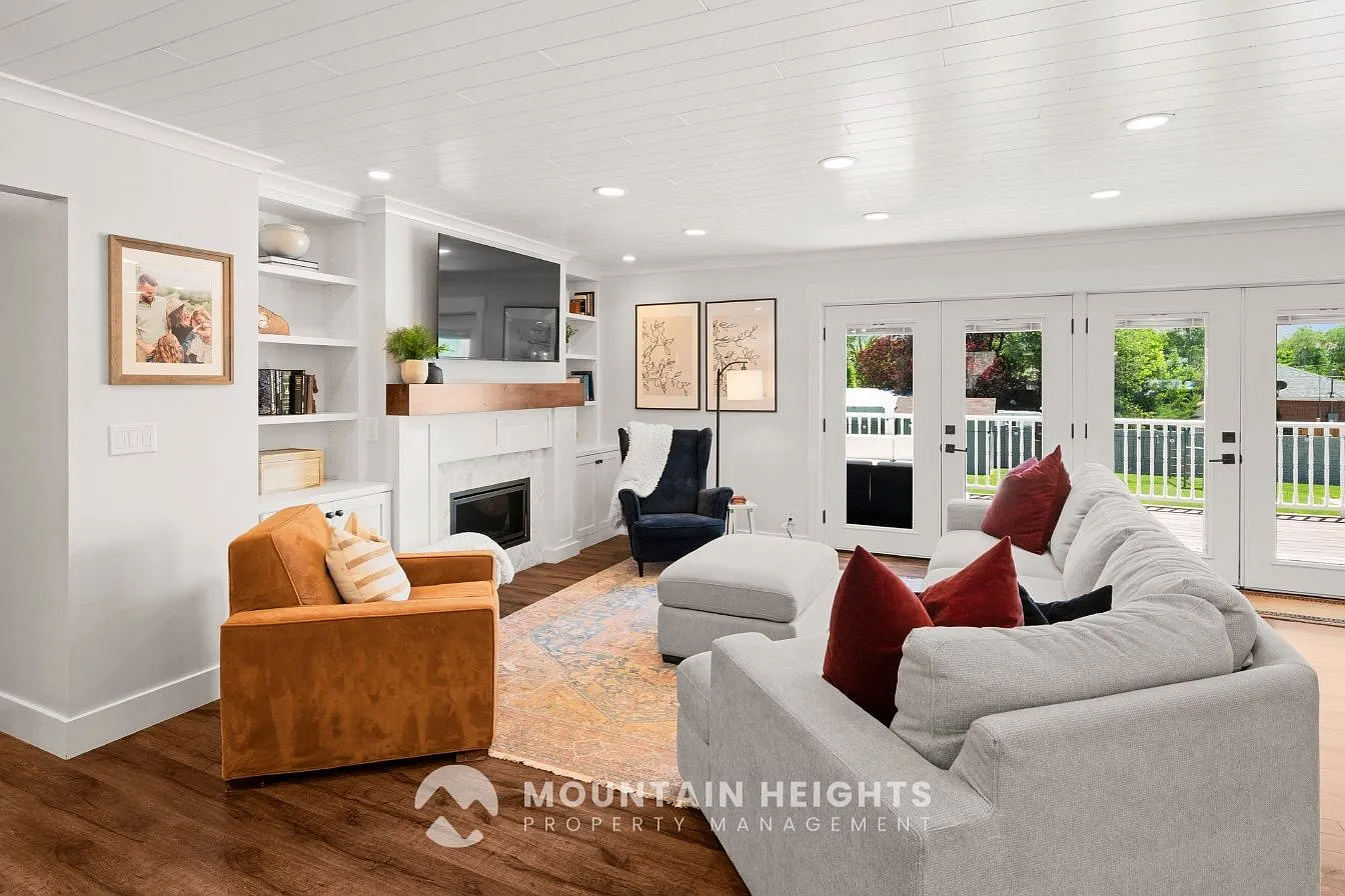 6 bed, 3.0 bath, 3500 sqft, $4,400 — Photo 3