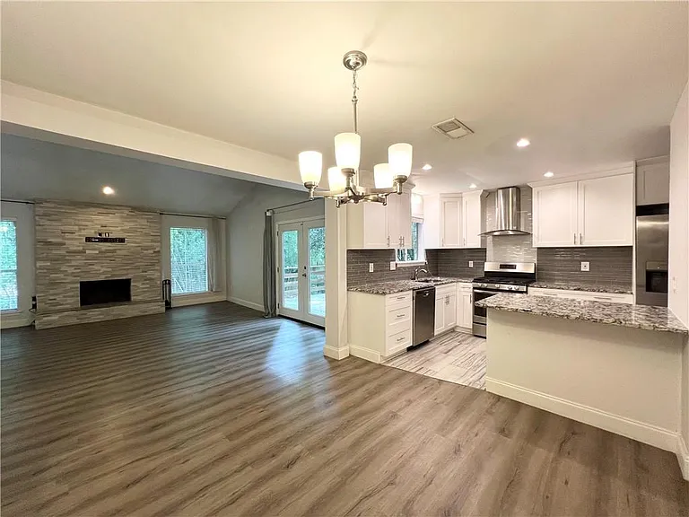 710 Creekwood Xing — Photo 6