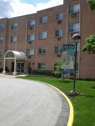 Stratford Apartments — Photo 12