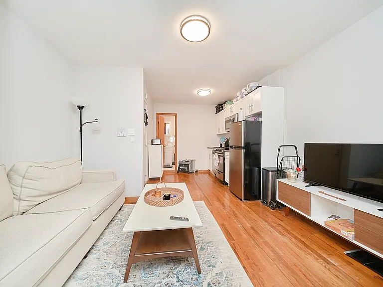 456 9th Ave #6 — Photo 2