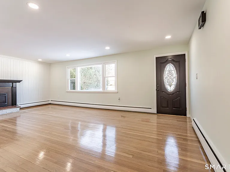 26 Kelly Rd — Photo 8