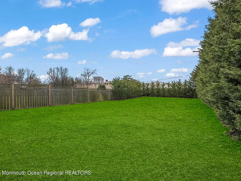 74 Seaview Ave — Photo 42