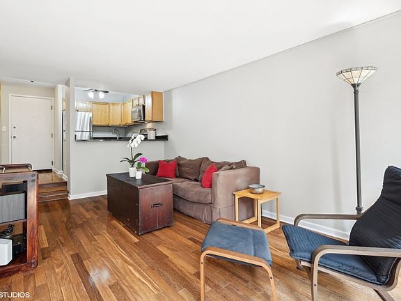 5th image of 230 E Ontario St APT 904