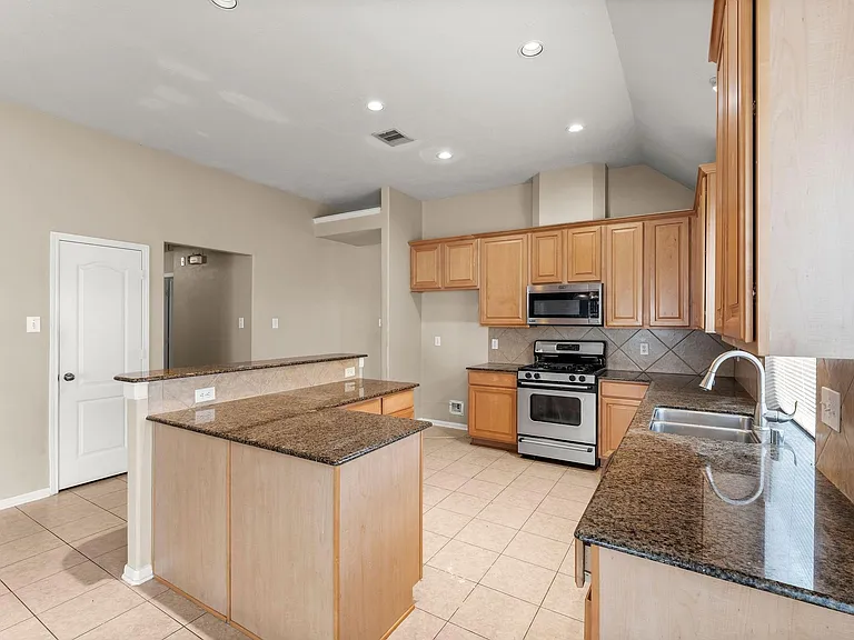 30218 Deleon Fields Dr — Photo 18