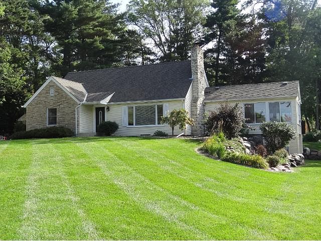 1st image of 2754 Helen St N