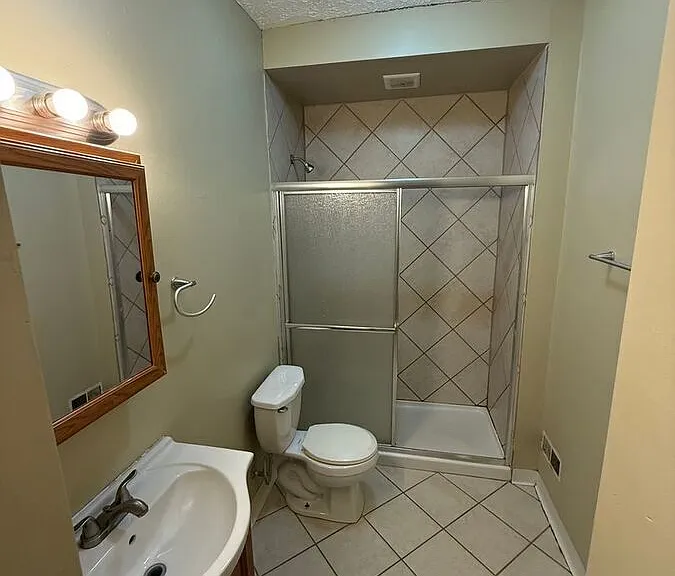 1507 Summit St — Photo 9