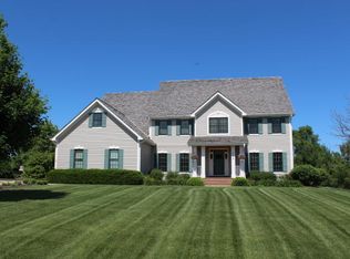 258 E Laurel Cir, Delafield, WI 53018