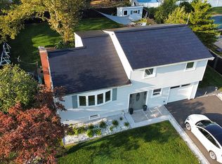 17 Lark Dr, Centereach, NY 11720