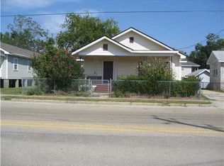 208 Oak St, Biloxi, MS 39530