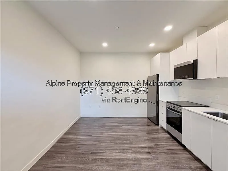 1524 NE 40th Ave — Photo 3