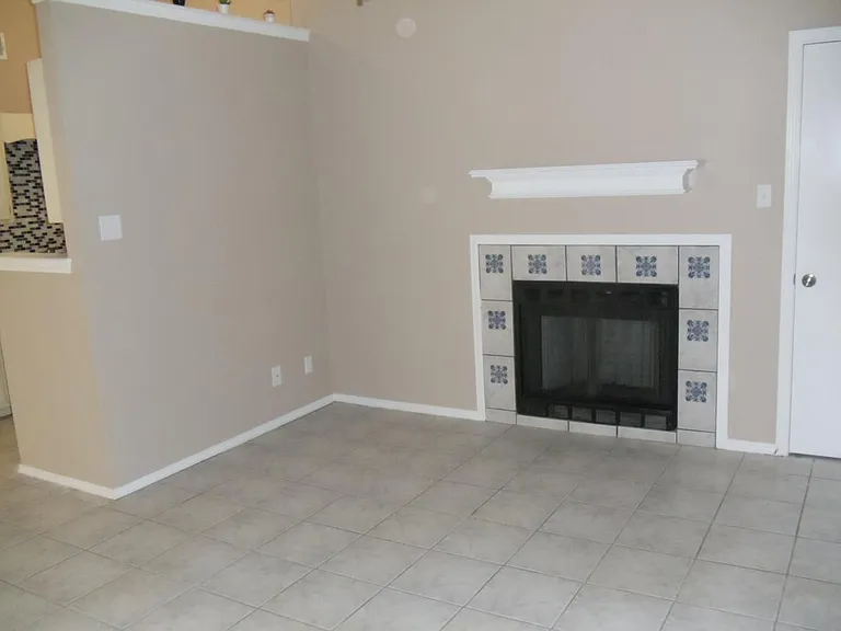 1410 Lindell Ct — Photo 7