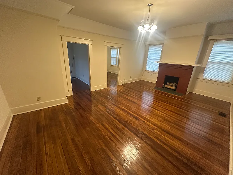 Charming Quapaw Quarter duplex - porch living + walkable convenience — Photo 2