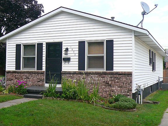 2nd image of 1632 Tamarack Ave NW