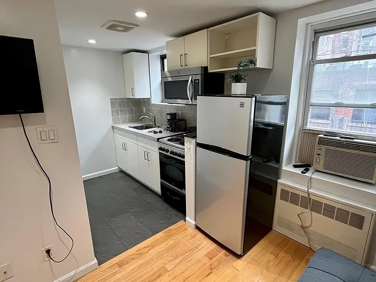216 E 36th St #8F — Photo 4