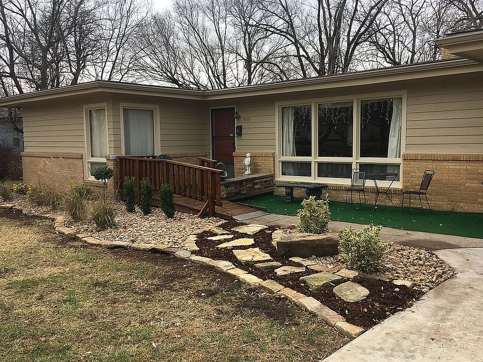 1st image of 605 N Poplar St