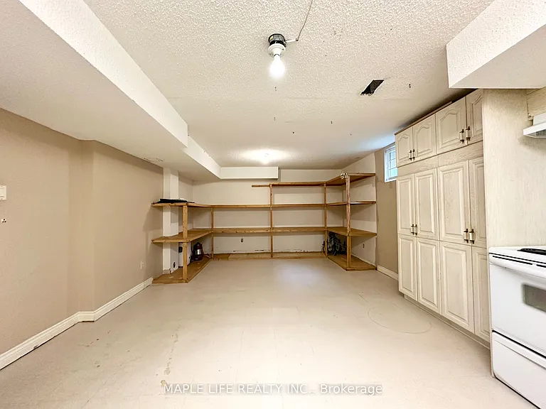 52 Prince Edward Blvd — Photo 36