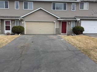 4416 Blakewood Dr, Shakopee, MN 55379