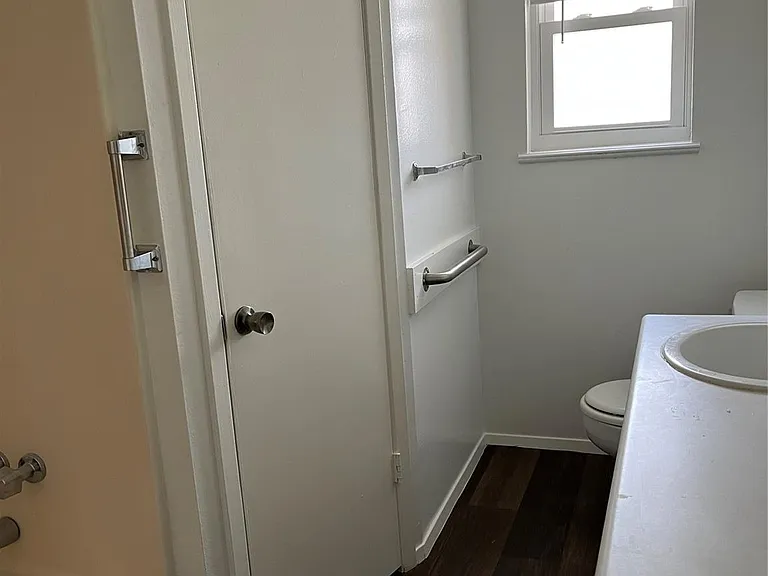 616B Normal Park Dr #B — Photo 8
