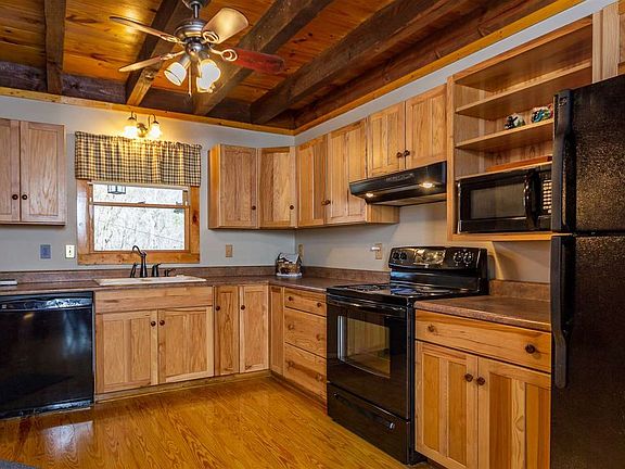 3rd image of 119 Cloverdale Ln