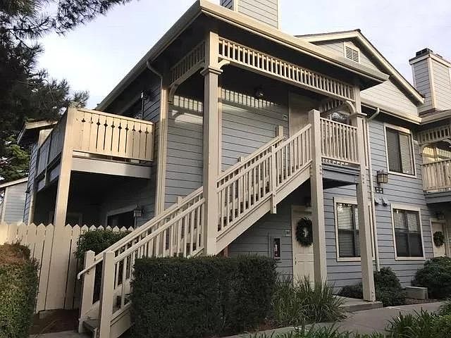 1st image of 204 Shoreline Ct