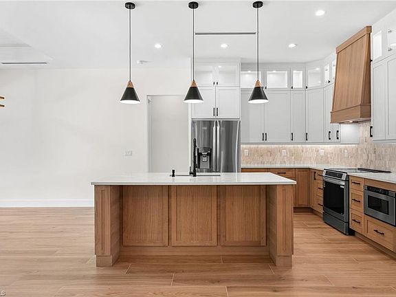 5th image of 4009 8th ave ne