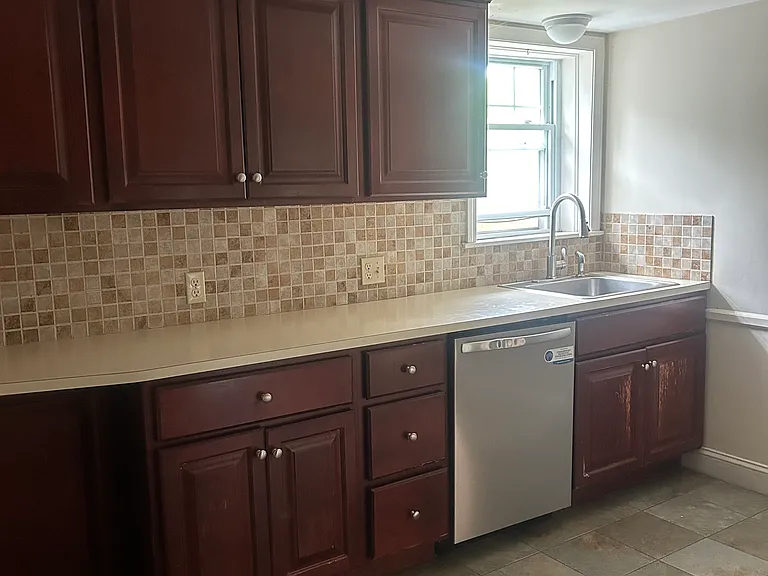 263 Maple Ave #2R — Photo 6