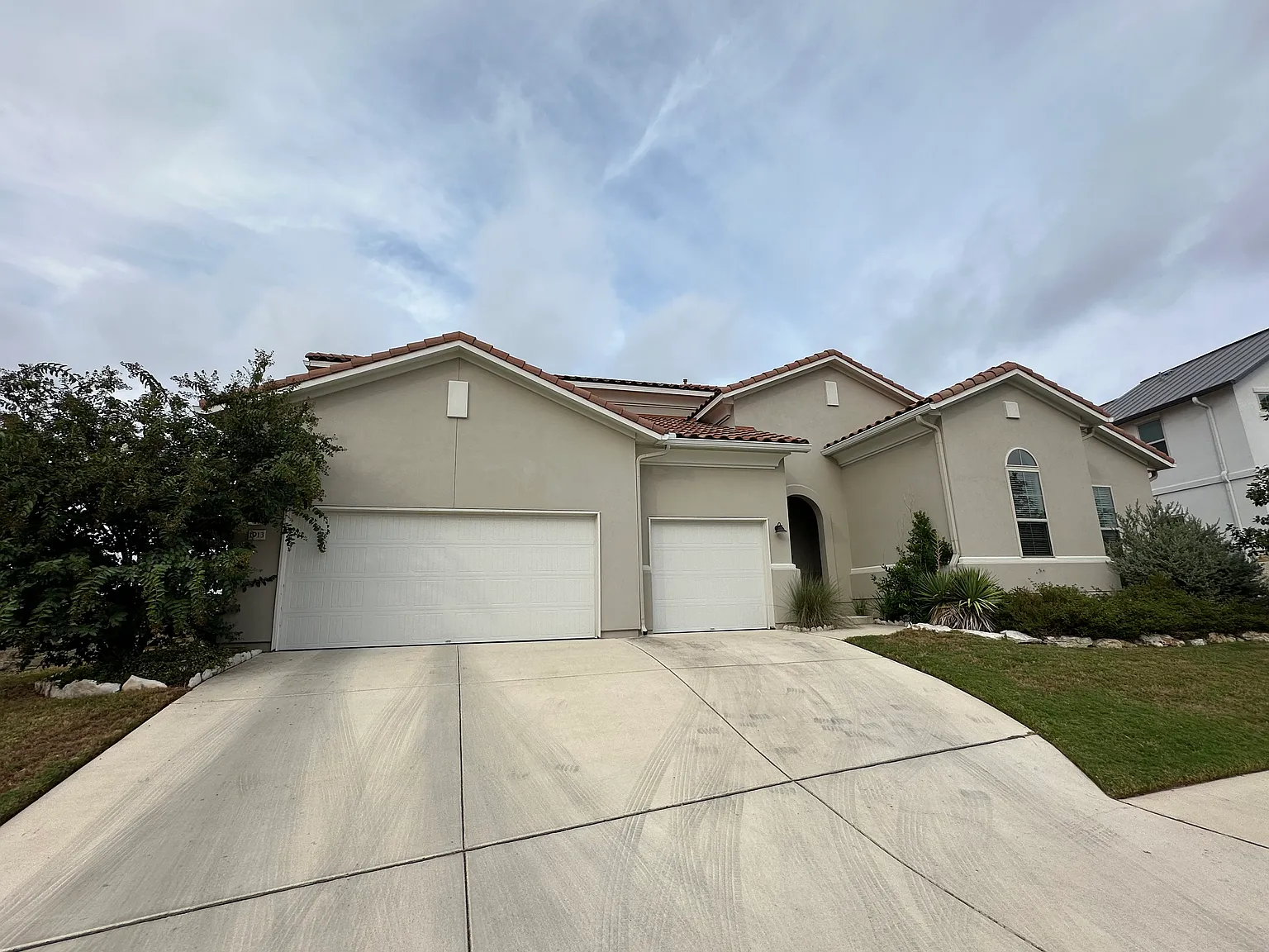 4 bed, 3115 sqft, $3,100 — Photo 2