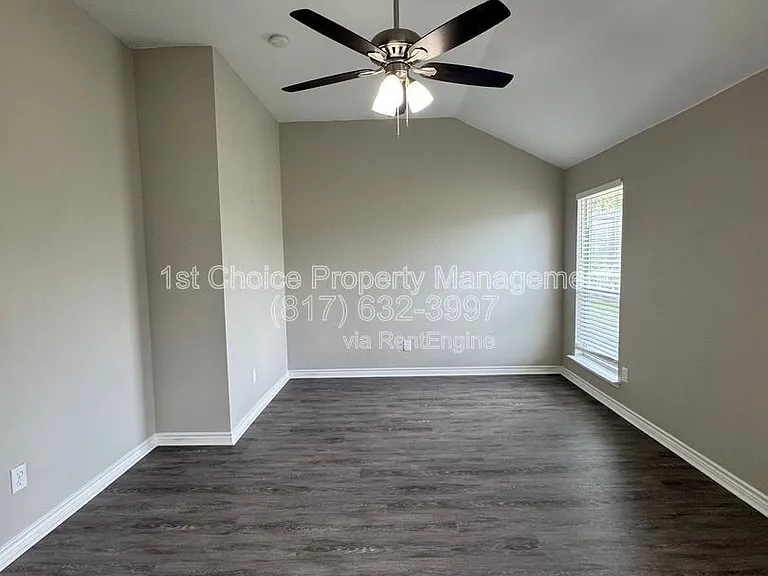 924 Marist Dr — Photo 12