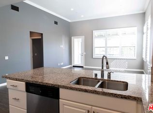 190 Rose Arch, Santa Ana, CA 92620