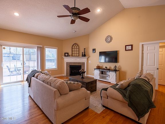 2nd image of 20 Bradley Lane