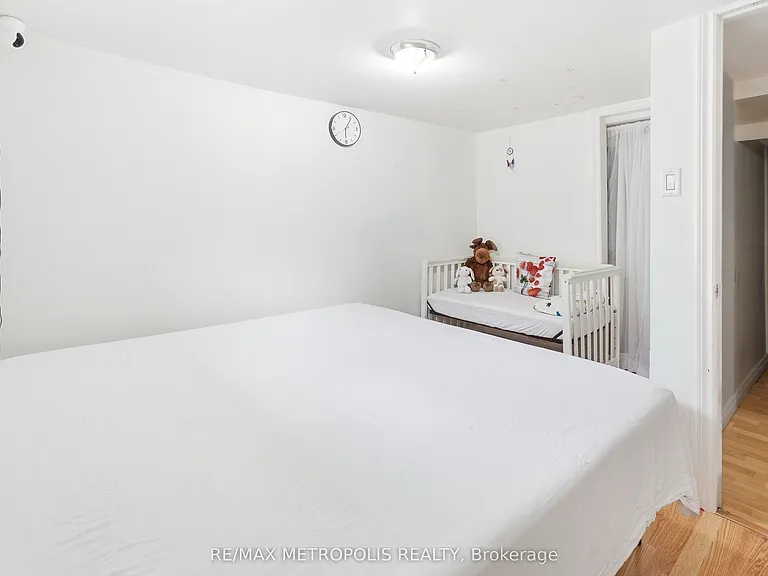 312 Palmerston Ave #BASEMENT — Photo 6