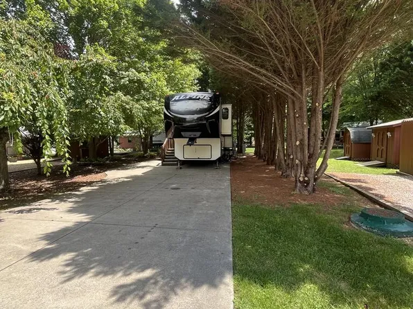 175 Choestoe Falls Cir, Blairsville, GA 30512