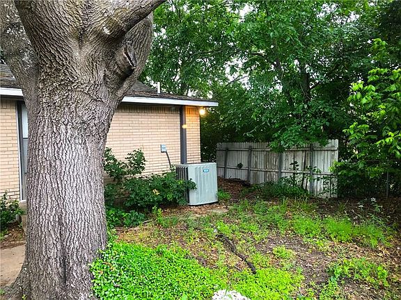 4th image of 606 Richmond Ln